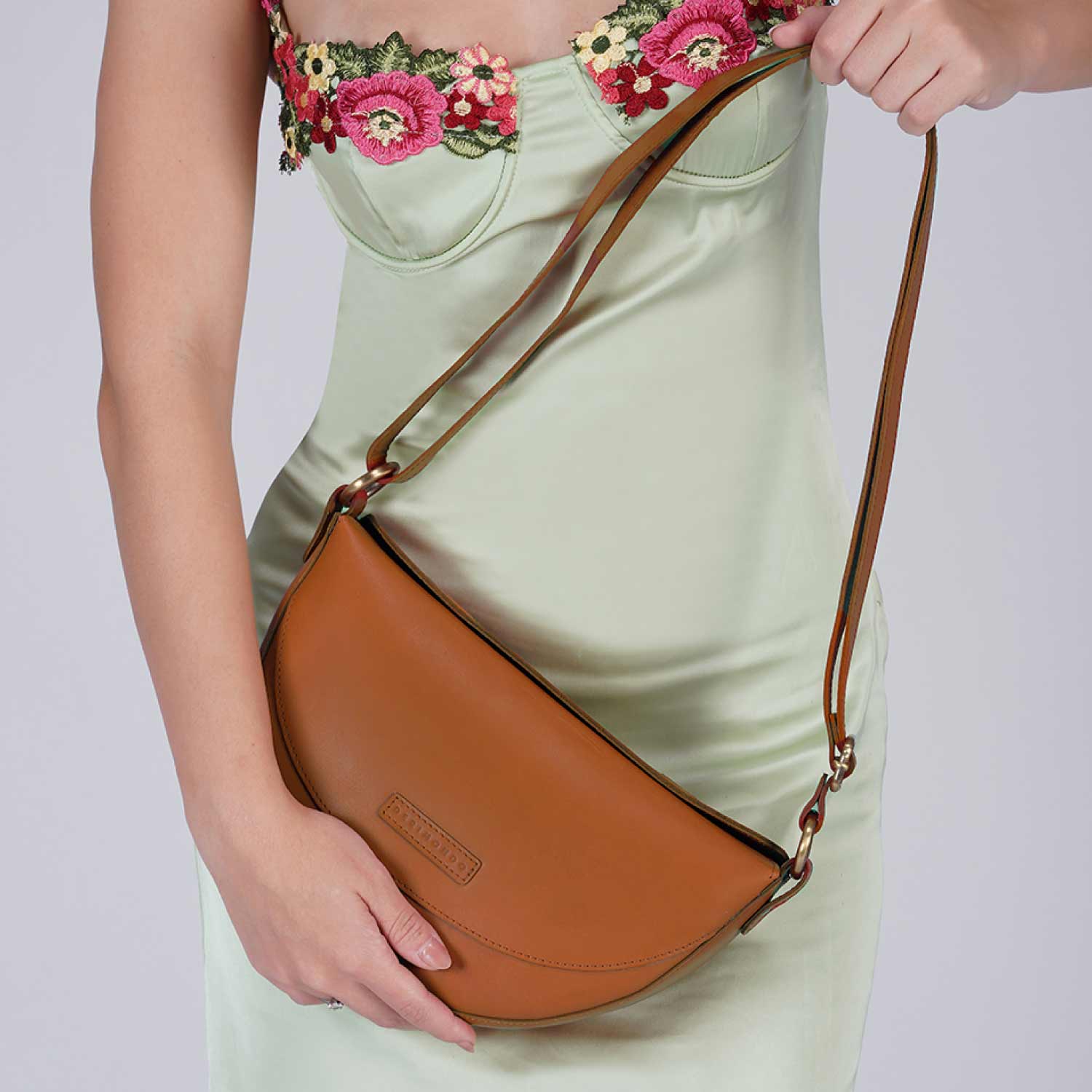 #Color_Saddle Tan